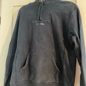 Mens supreme black/grey sweatshirt